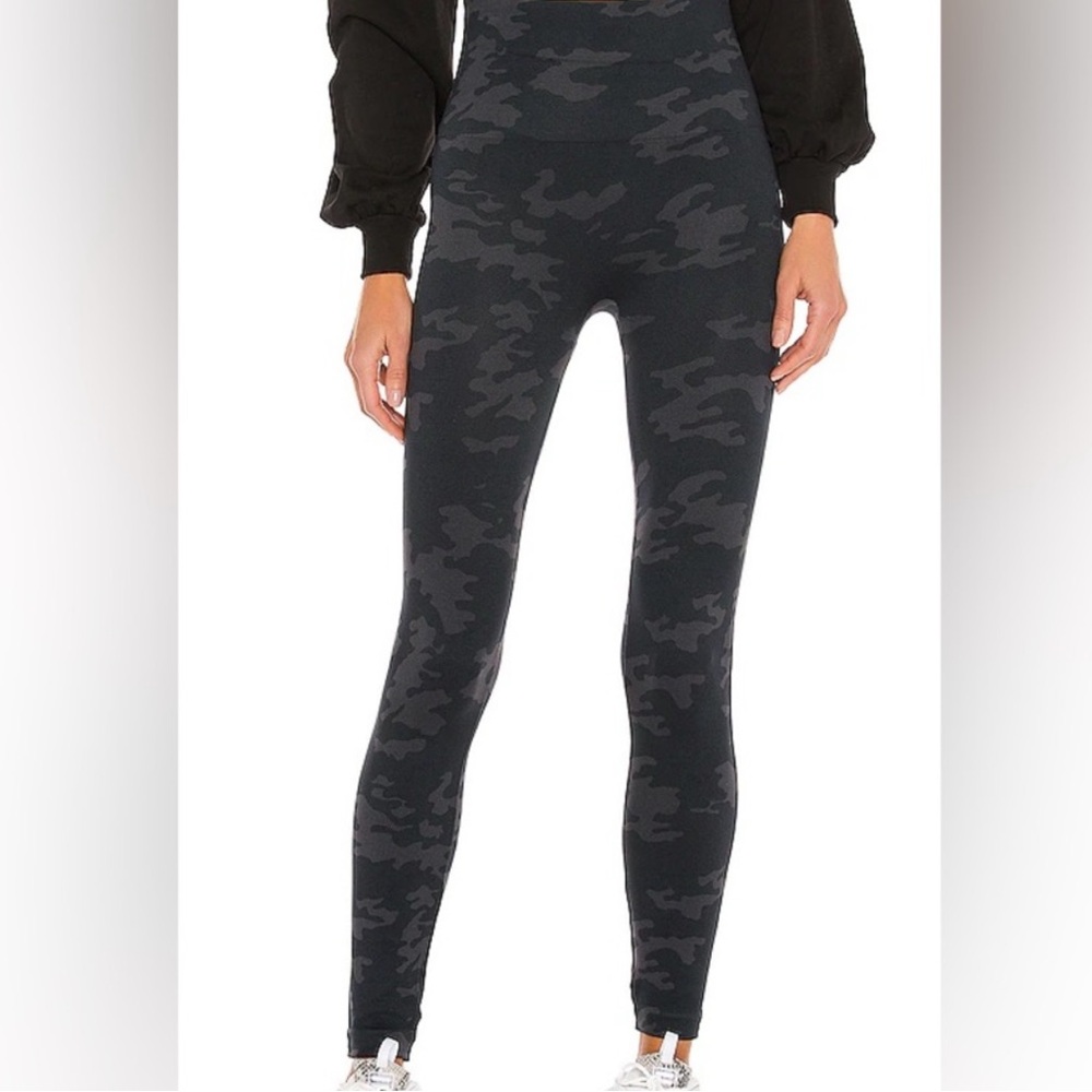 🖤🆕SPANX Black Camo Look At Me Now Ankle Leggings, Small🖤